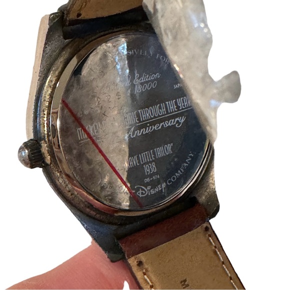 Disney’s Mickey and Minnie Through the Years “Brave Little Tailor” Vintage 1998 - Picture 3 of 8